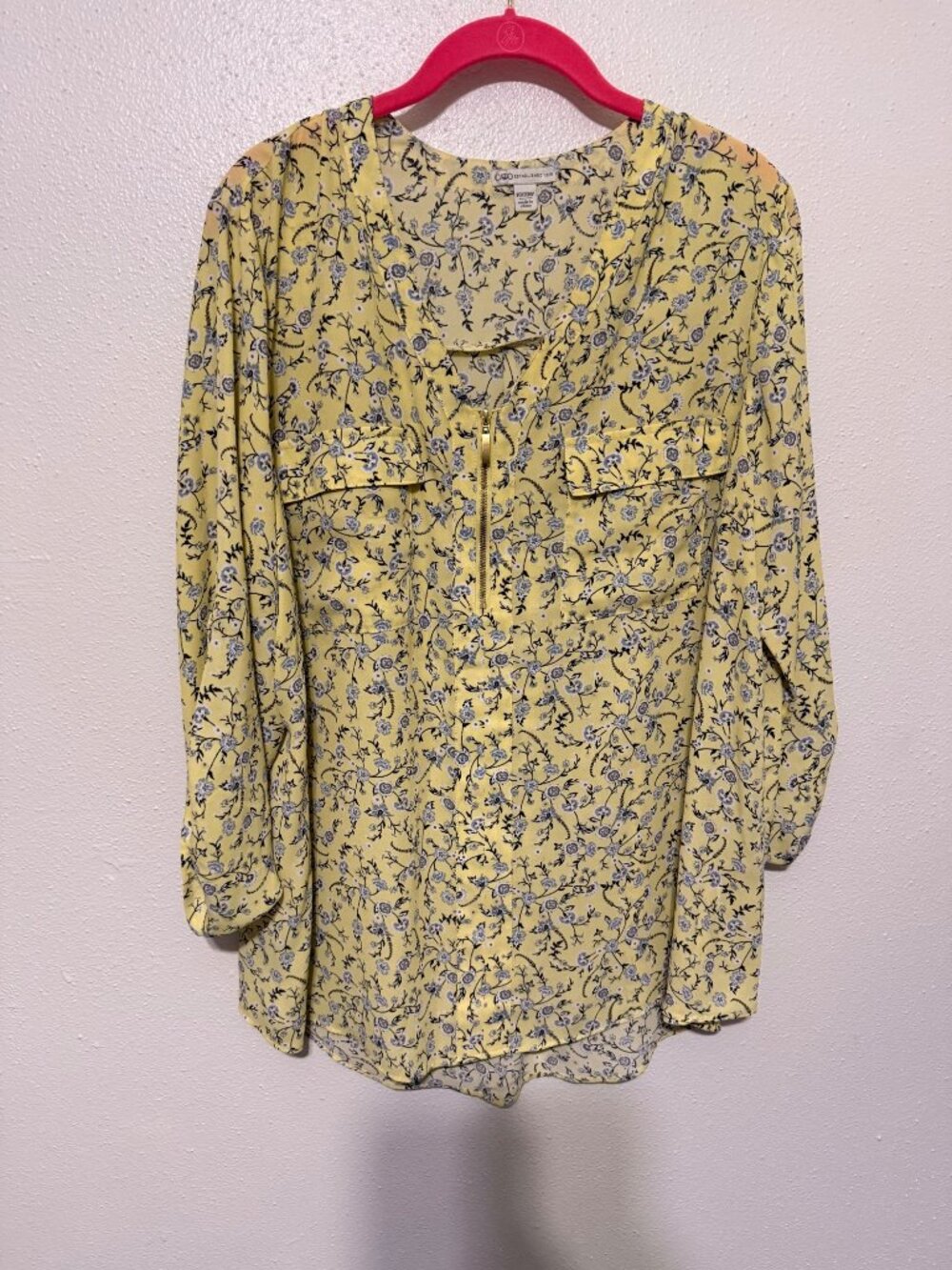 CATO Est 1946 Blouse Yellow with Gray floral Roll Tab Zipper Womans 18/20W